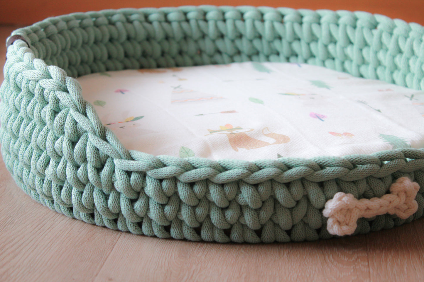 Cuccia artigianale in cotone e legno