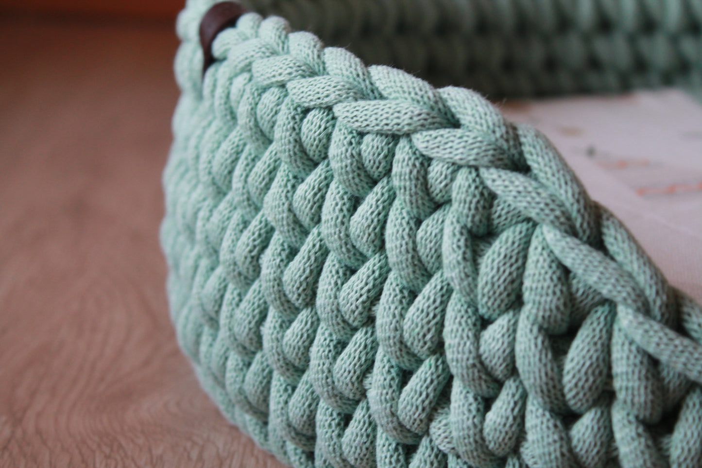 Cuccia artigianale in cotone e legno